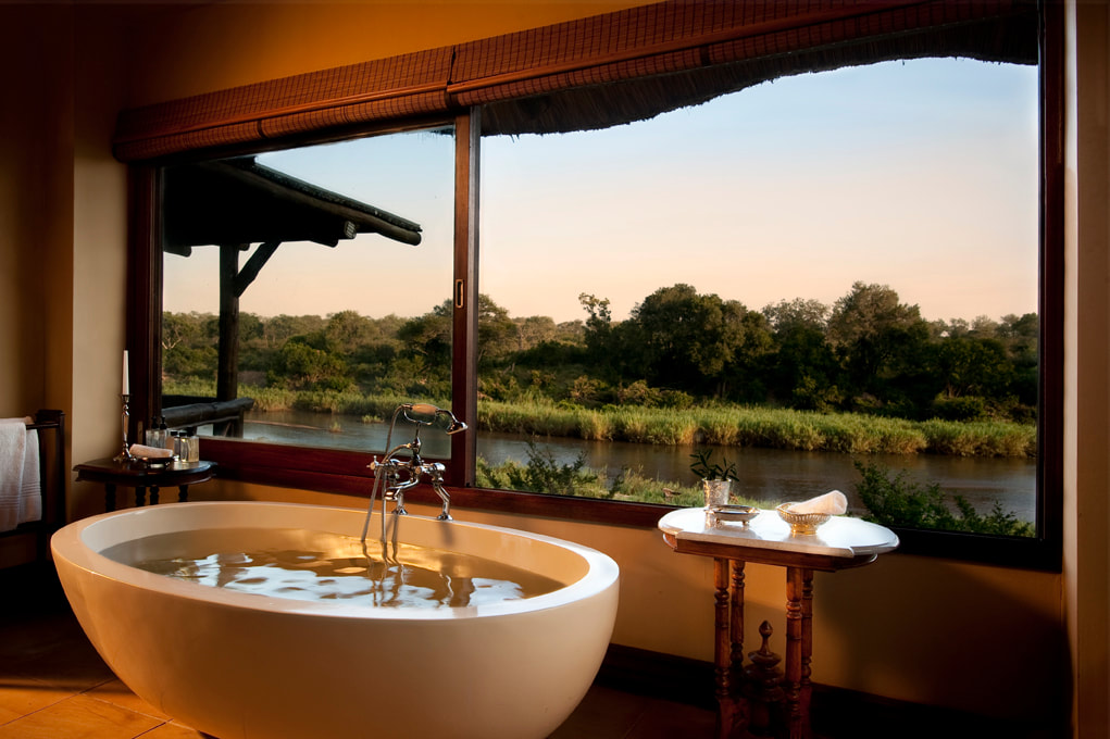 Bath with a view on safari at Narina Safari Lodge